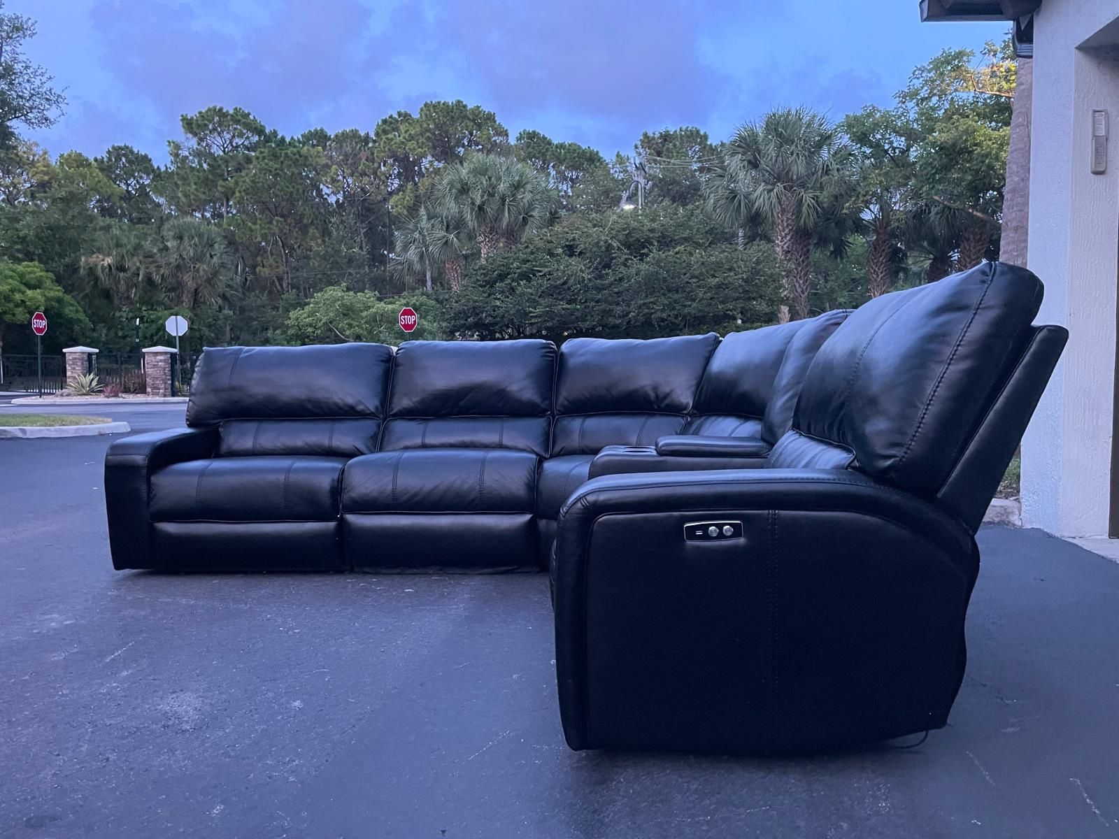 Couch/Sofa Sectional - Recliner - Leather - Black - Delivery Available 🚛