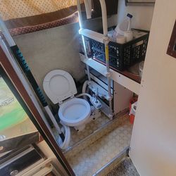 1978 bayliner saratoga.  28ft