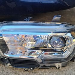 2019 Toyota Tacoma Headlights