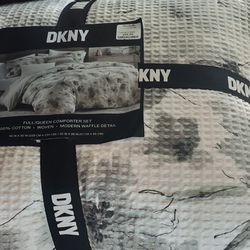 Brand New Dkny Comforter Set