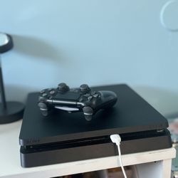 PS4 Slim 