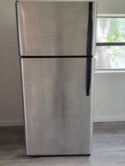 Kenmore refrigerator/ stainless appliance