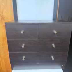 Brown 4 Drawer Dresser(Sw601)