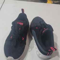 Women's Puma Shoes  Size 7.5