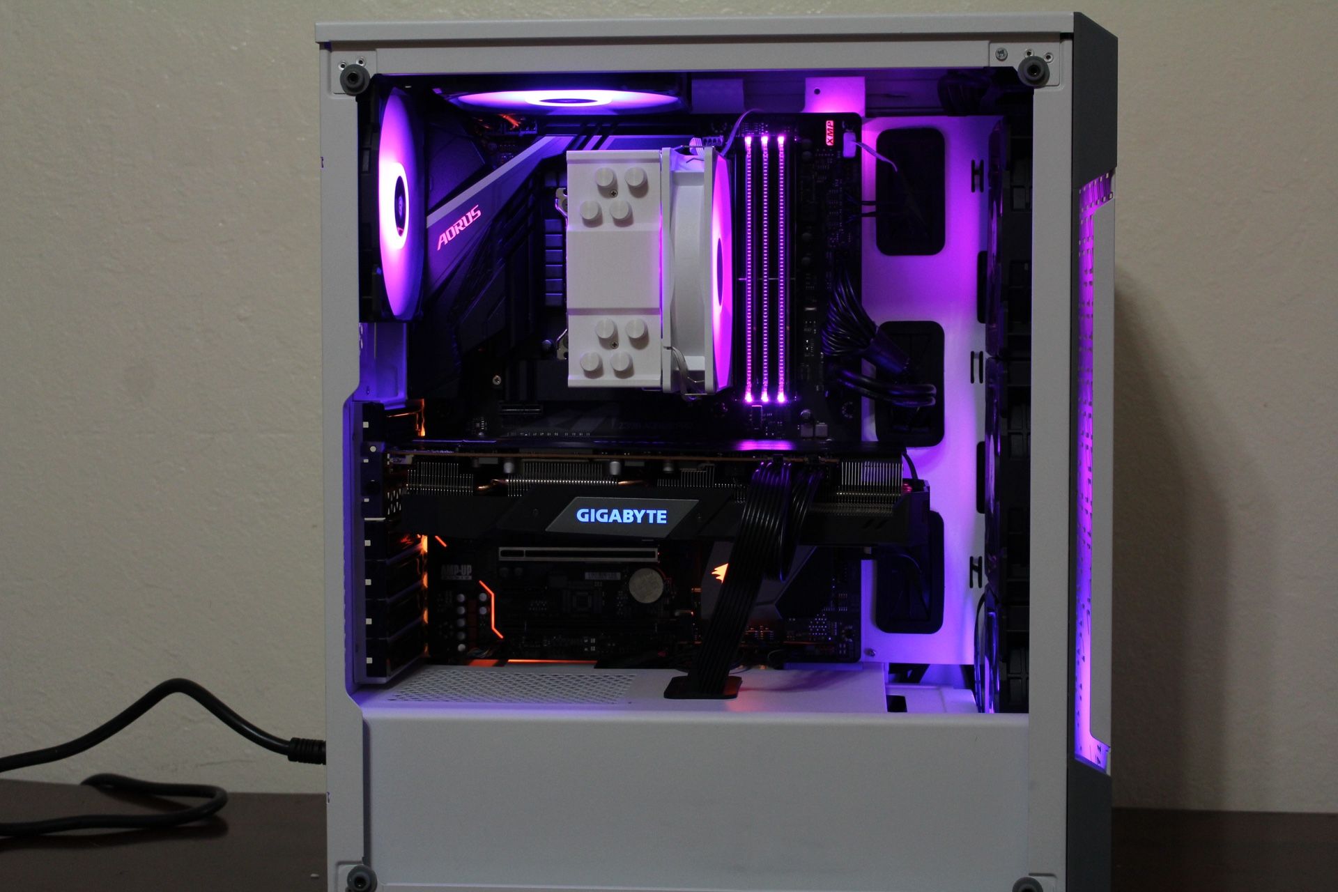 GAMING PC - i7-9700k, 16GB RAM, RX5700XT