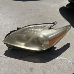 2010-2015 Toyota Prius left headlight