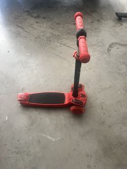 Boys 3 Wheel Scooter