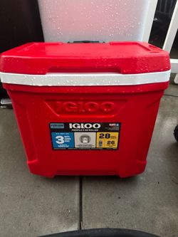 Igloo Profile II 28 Qt Roller Cooler