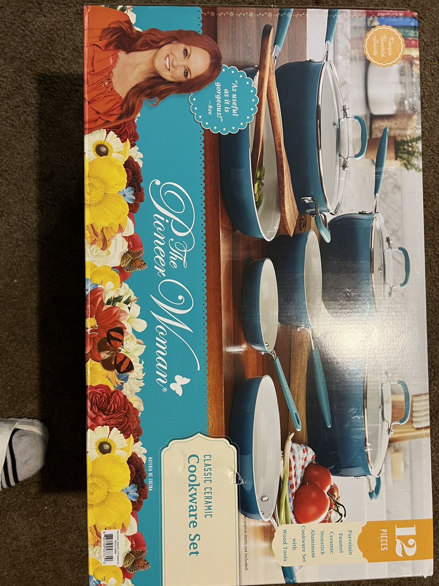 The Pioneer Woman 12-Piece Classic Belly Ceramic Cookware Set, Porcelain  Enamel, Ombre Teal for Sale in New Franklin, OH - OfferUp