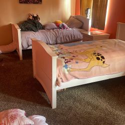 Twin Beds 