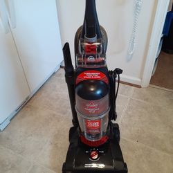 BISSELL VACUMM  CLEANER  POWER FORCE  NEVER LOSES SUCTION  AJUSTABLE    HEIGHT  AND  ALL  ATTACHMENTS. $35 EXCELLENT CONDITION. 