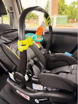 Graco infant car seat lightly used