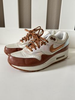 Nike Air Max women's size 6 worn only few times 