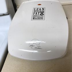 Small George foreman grill like New does have a little yellow one aside other than that it’s like new to griddle never scratch or anything