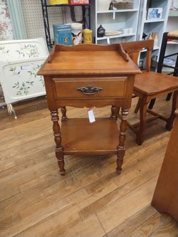 VTG maple side table night stand