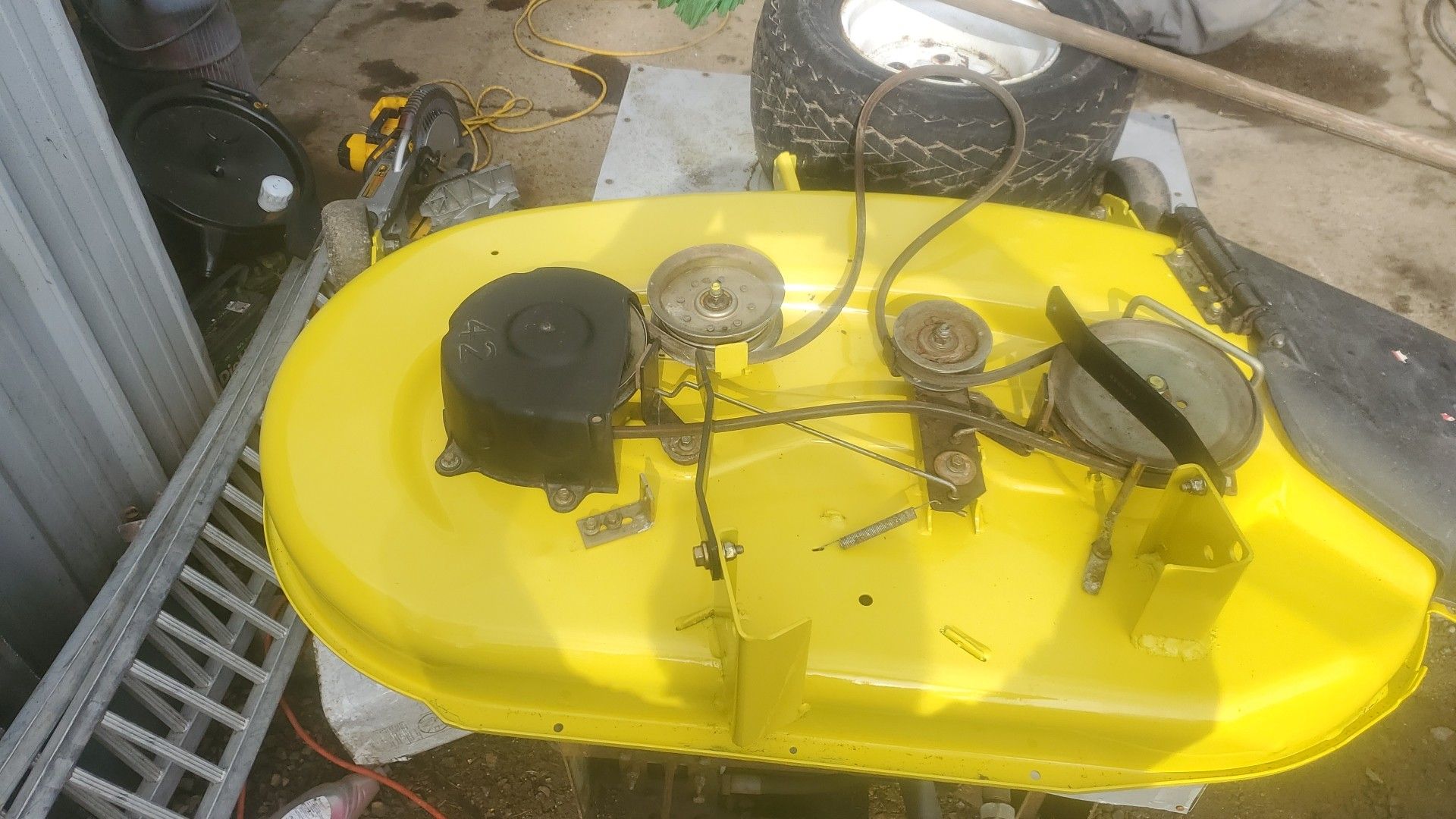 JOHN DEERE 135 AUTOMATIC. NEW BODY REBUILT MOWER DECK with berings for