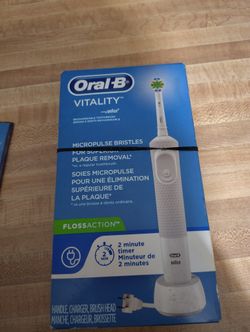 Oral B Rechargeable Toothbrush 