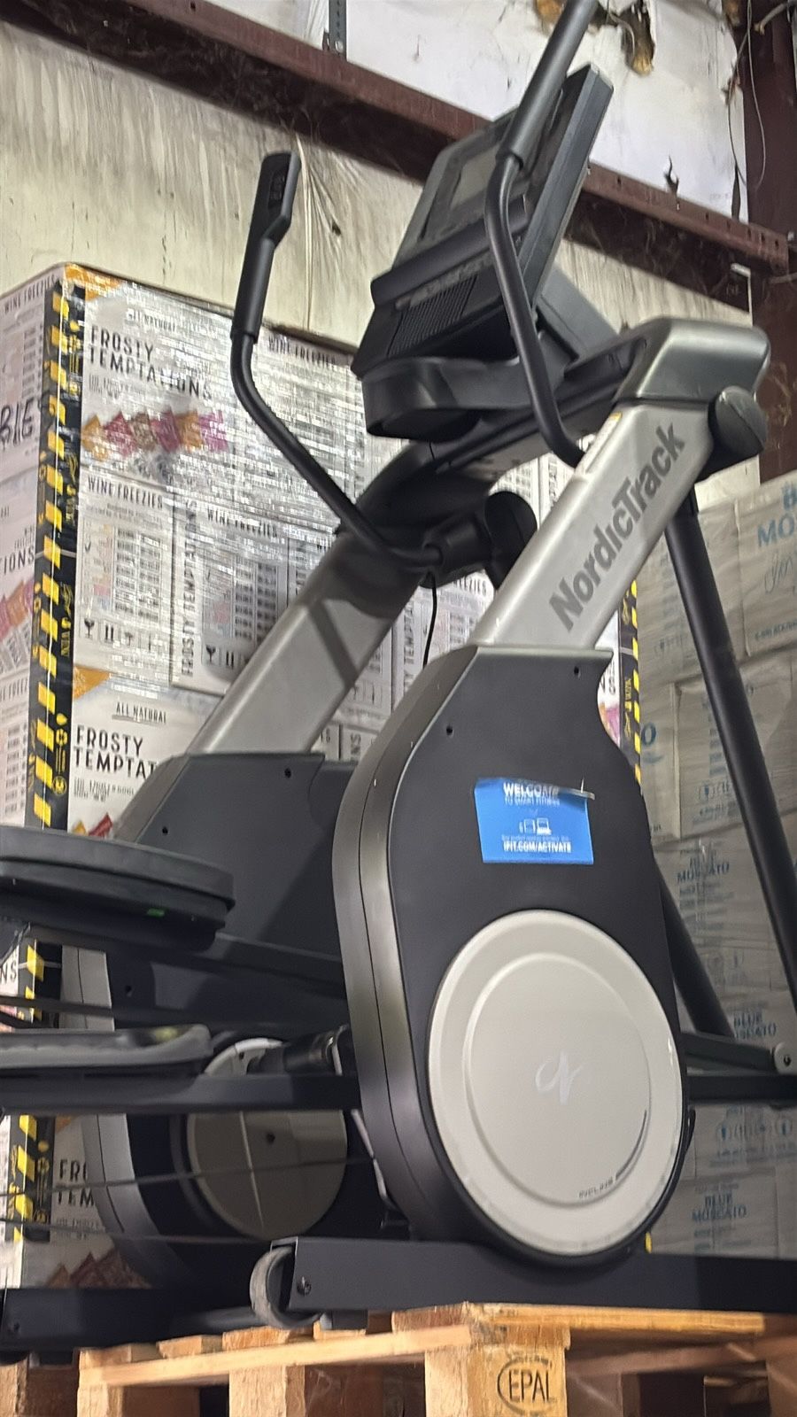 NordicTrack FS14i FreeStride Elliptical 14” HD Touchscreen