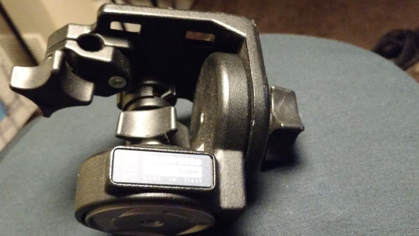Bogen manfrotto 3130 video fluid Tripod head... Needs