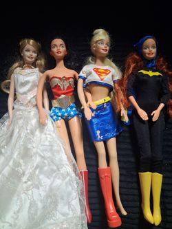 Vintage barbies all for 42$