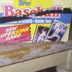 BASEBALL CARDS COLLECTION 