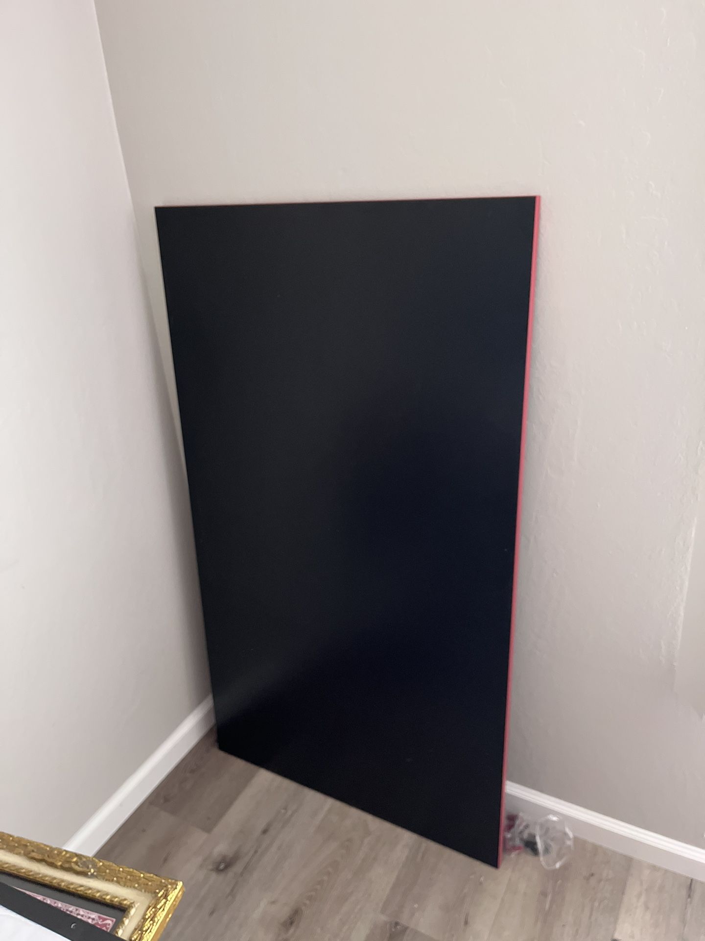 Ikea gaming desk (red and black)