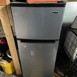 Magic Chef Refrigerator 