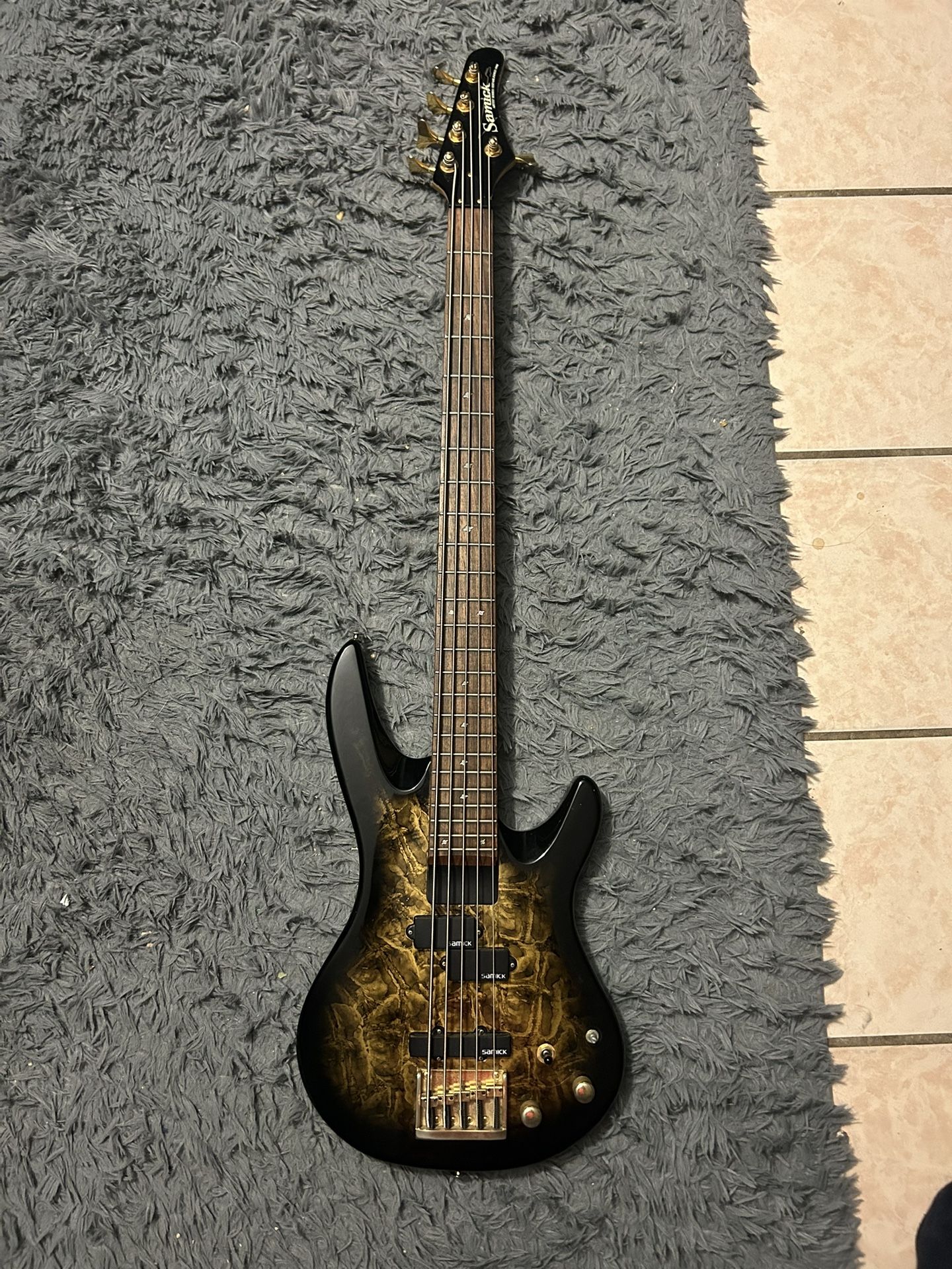 5-string Samick Bass
