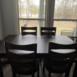 Amish Logan Dining Table And Chairs