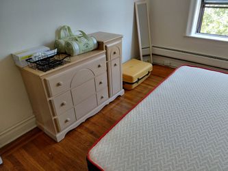 Chest of drawers / Dresser