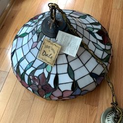 Dale Hanging Style Tiffany Lamp. (new)