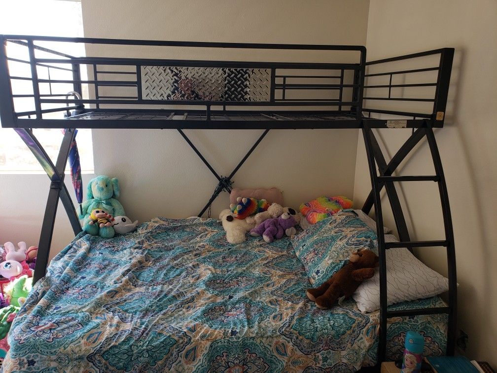 Bunk bed/dresser