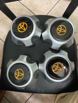 Toyota Landcruiser 93-98 Oem center rim caps