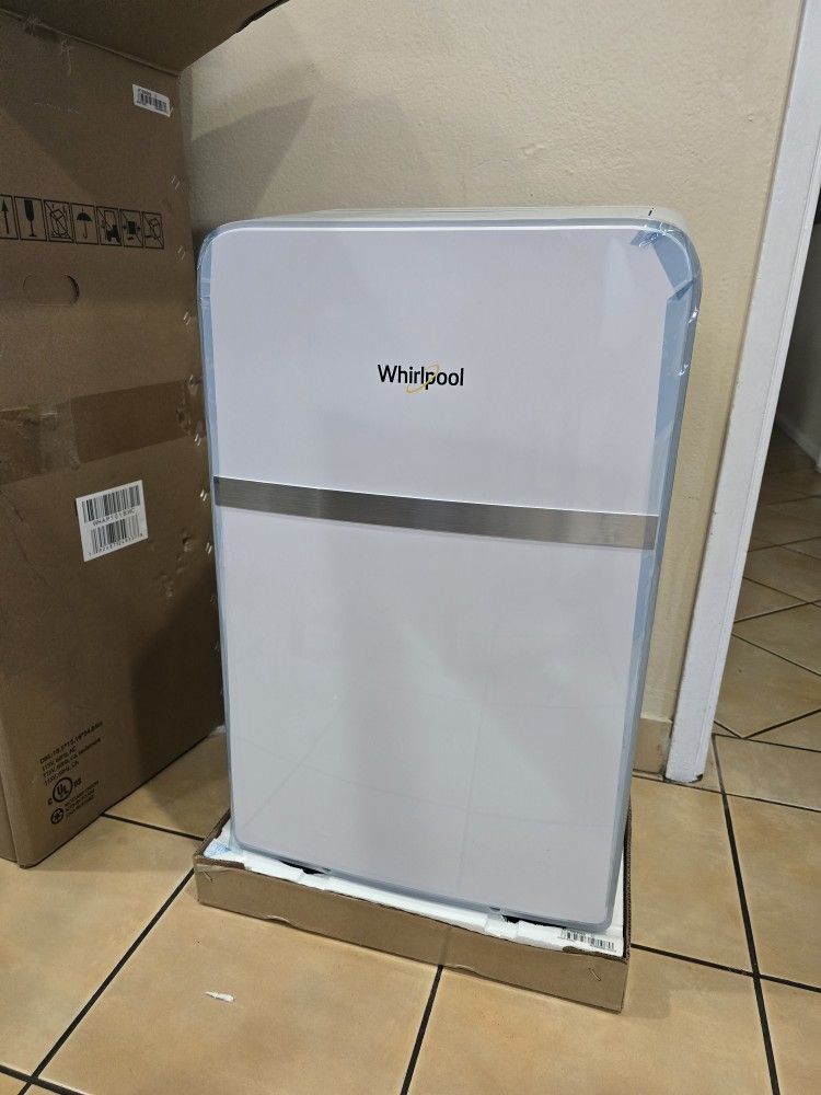 NewWhirlpool 10,000 BTU (6,500 BTU DOE) Portable Air Conditioner w/ Remote control ( reseda ca )