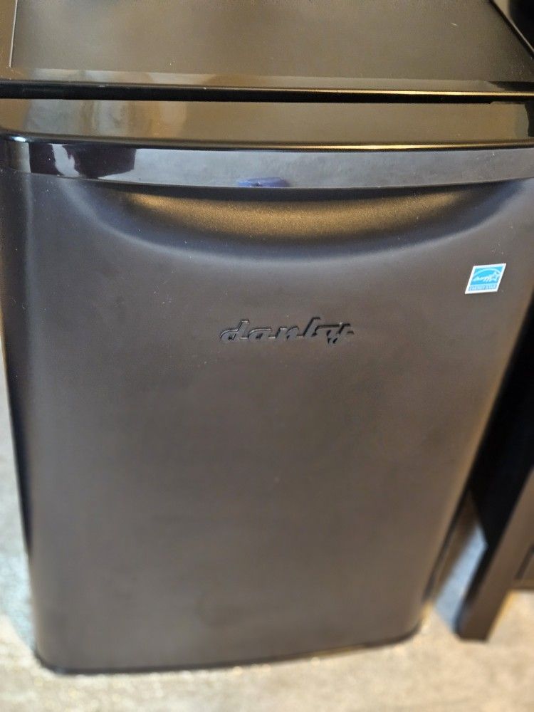 Mini Fridge 2.4 Cu Ft