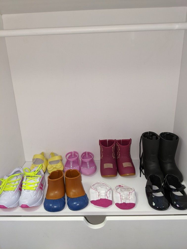 American Doll Journey Doll 18" Doll 8 Pairs Of Doll Shoes