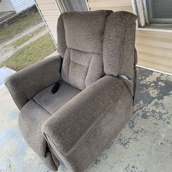 FREE  * Recliner - Beat Up A Little  - Needs TLC 