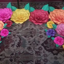 Paper flowers And Paper Roses. Flores De Papel.