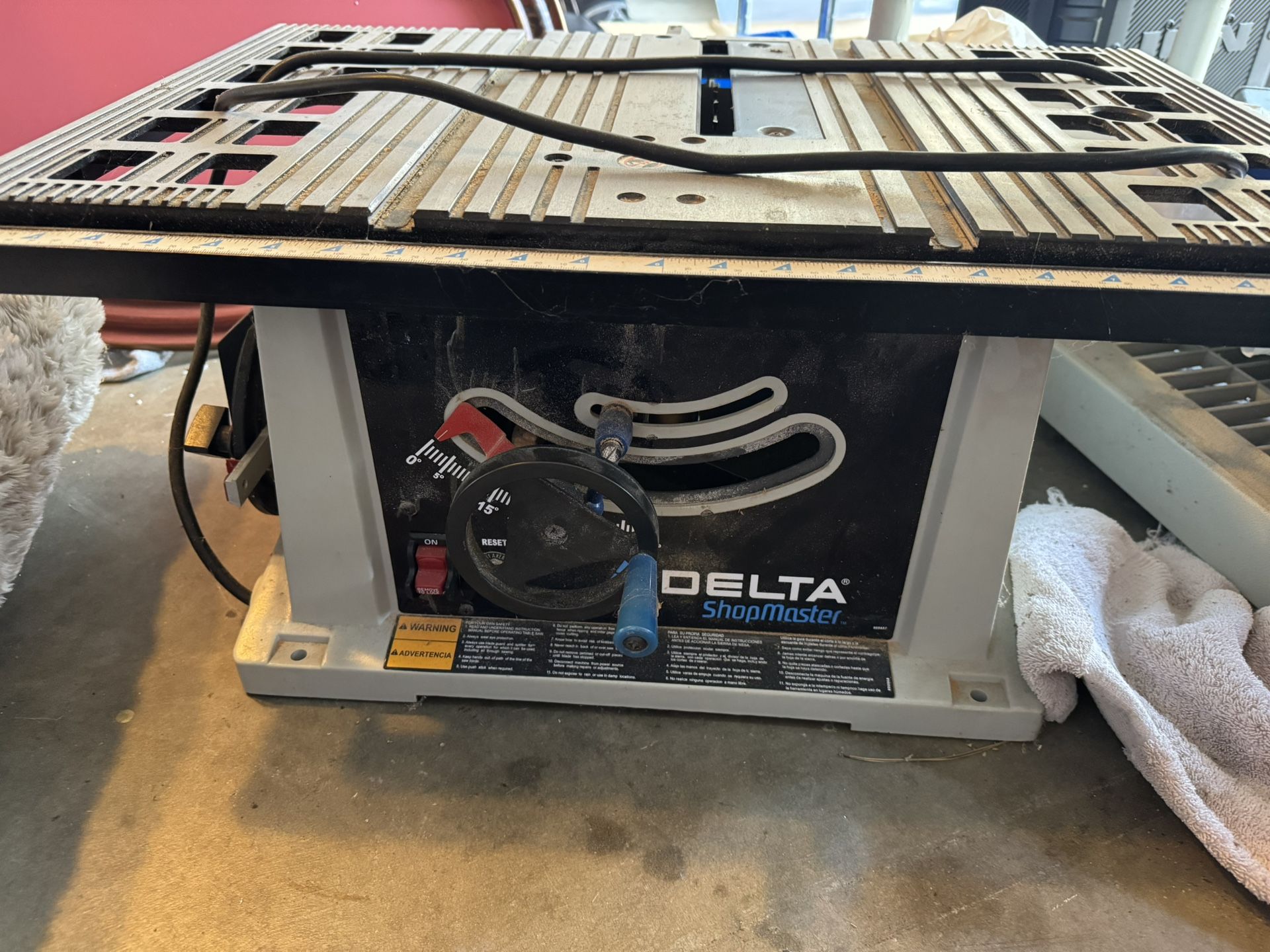 DELTA TABLE SAW