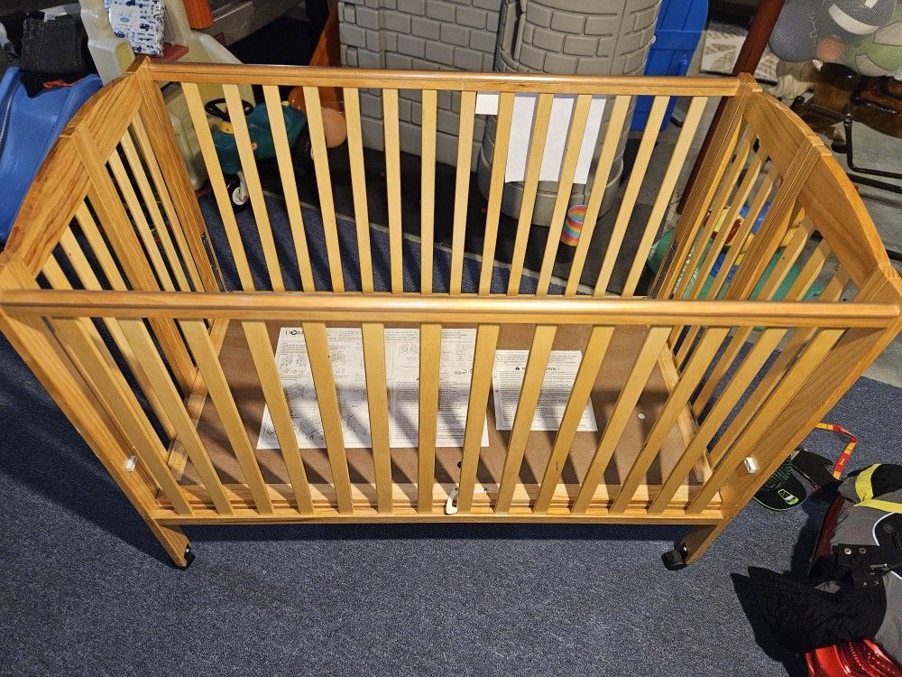 Dream On Me Foldable Standard Size Crib