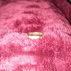 10 K Gold Ring With 6 Diamonds 