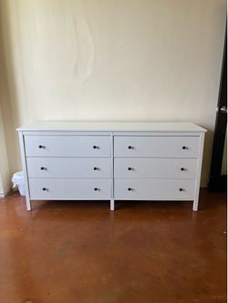 White IKEA dresser 6 drawers