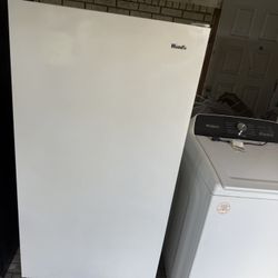 ❤️EXCELLENT RUNNING STANDUP  WHITE FREEZER🇺🇸RUNS GREAT😘ILL DELIVER FOR FEE💕BEEN CLEANED.🎉IN MARRERO 🎊TEXT 5 0 4 4 1 0 1 5 9 9😻