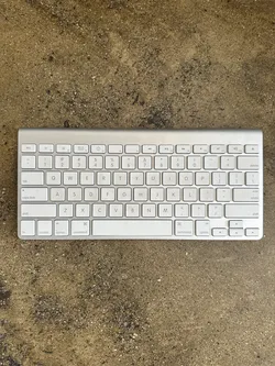 Apple aluminum wireless keyboard