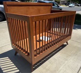 Newport Cottage Handcrafted Heirloom Crib