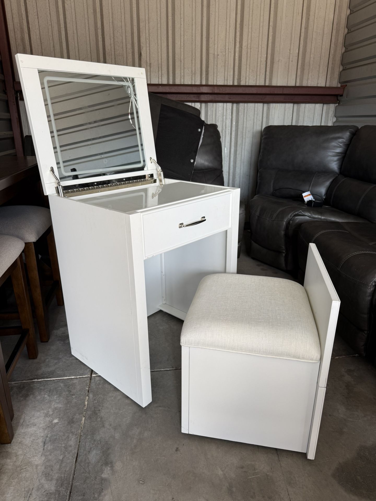 ‼️ MUST GO ‼️ Odessa Lift-top Vanity with LED Lighted Mirror