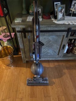 Vacuum Dyson like new