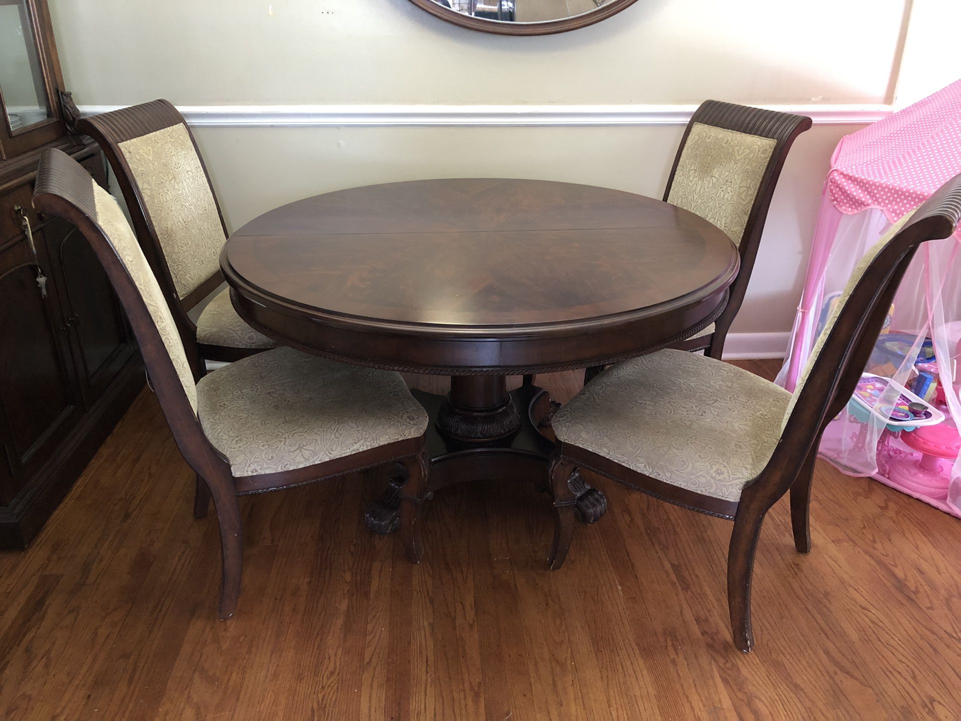 Extendable Dining Table & 4 Chairs
