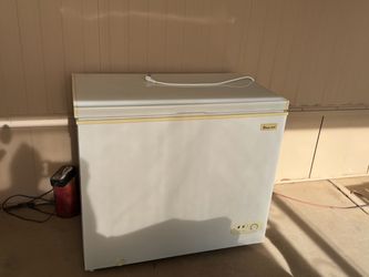 Chest Freezer 7 cubic feet of frozen goodness