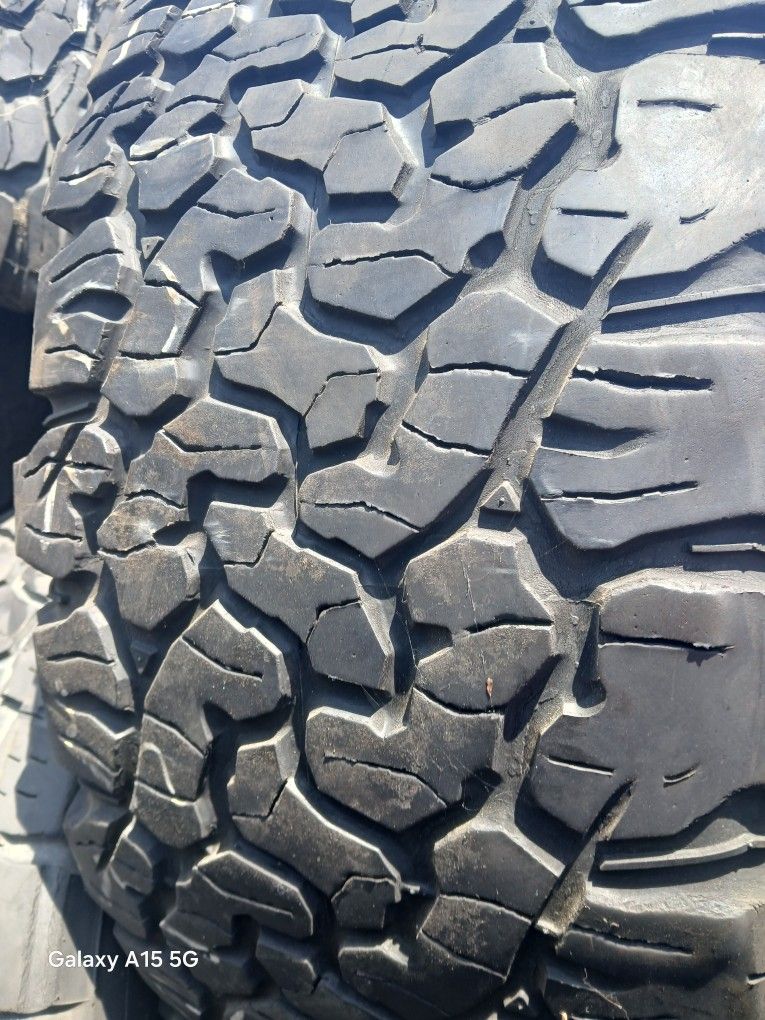 LT275/70R17 Bfgoodrich Ko2 Tires (2)
